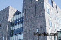 造成石材幕墙污染的原因是什么？